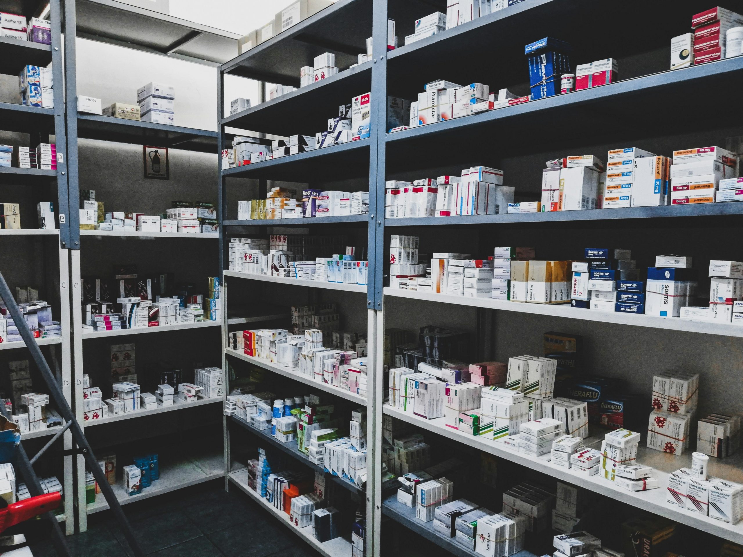 Attempted pharmacy robbery, stopped before stock could be reached